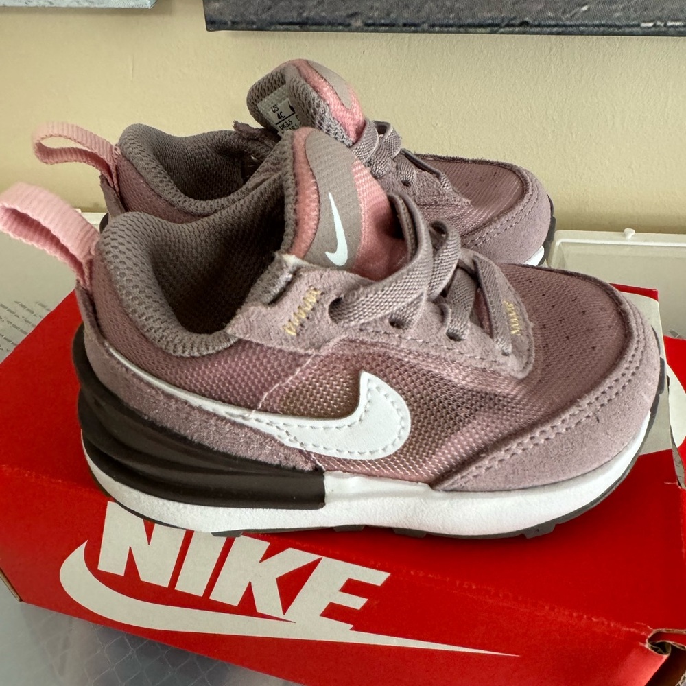 Nike Toddler Waffle Runners 4C